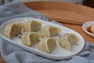 柔软的半月蒸饺