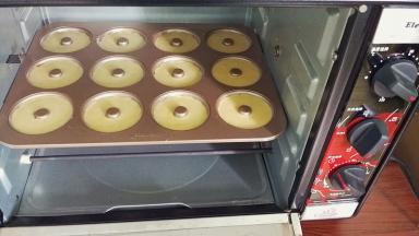 把模具放入已预热好的烤箱，上下 200度 中层 20分钟，烤好晾凉