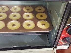 把模具放入已预热好的烤箱，上下 200度 中层 20分钟，烤好晾凉