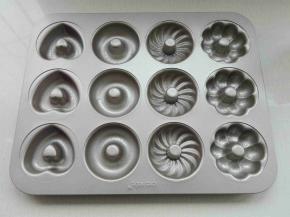 学厨12连模，抹上一层油