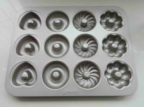 学厨12连模，抹上一层油