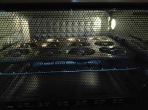 烤箱预热，中层，上下火180度，20分钟（具体时间，温度根据自家烤箱实际操作）