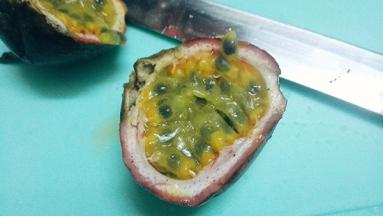 切开里面是这个样子的，还很新鲜。