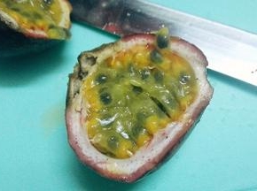切开里面是这个样子的，还很新鲜。