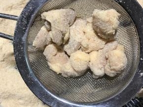 找个粗筛，筛出多余的面包糠