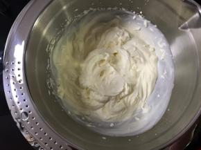 淡奶油打发至裱花状态