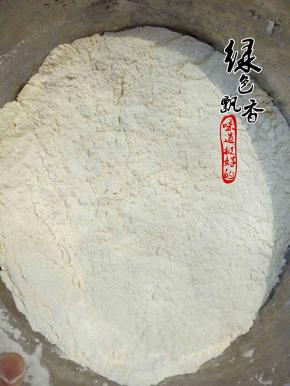 将玉米面和白面搅匀