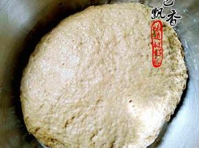 揉成光滑的面团，饧发两小时