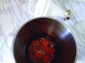 加入所有食材。