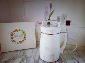 盖上盖子，启动豆浆机。