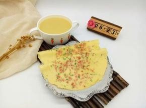 做了火腿鸡蛋饼，宝贝一口气喝了两碗，说很好喝(^_^)