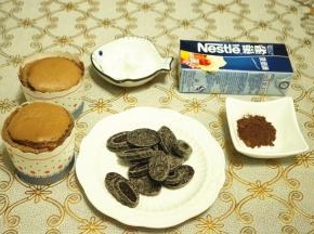 准备好材料。晚上灯光下好诡异的颜色，黄···