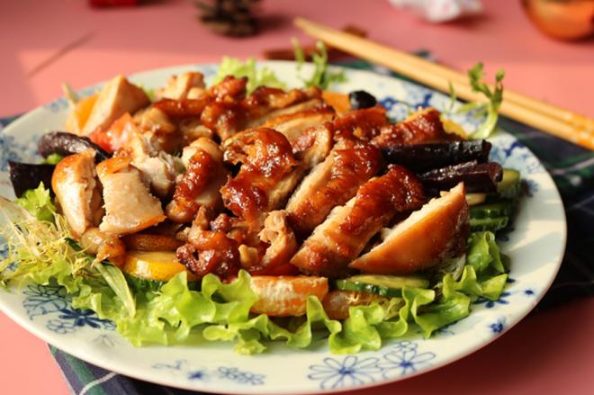 烤鸡腿肉沙拉