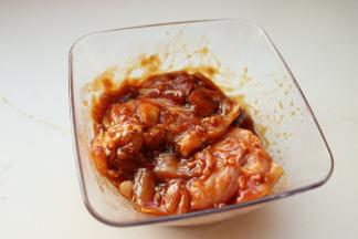 拌匀腌制2小时以上。