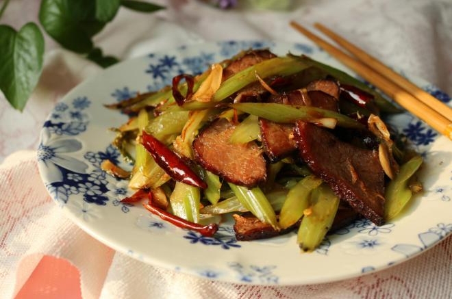 芹菜炒腊肉