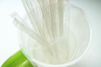 粉皮提前泡发。