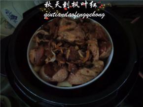 放入电压力锅中，隔水蒸制