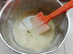 倒入玉米油