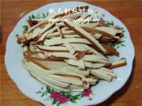 再切成细丝备用
