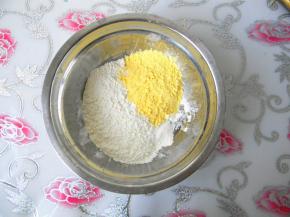 面粉，云米粉，小苏打，泡打粉过筛