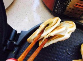 饼熟后，口自然开