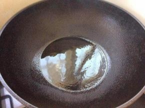 锅热放油，