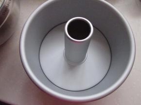 把七寸烟囱模具洗净擦干。