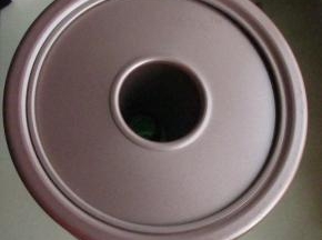 烤箱上下火160度30分钟即可拿出，倒扣在酒瓶口上晾凉。