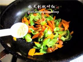 加入适量的鸡精