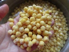 看圆圆的豌豆，可不是别的豆子哦。