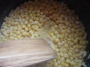 已经用铲子一压就成泥。