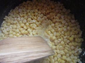 已经用铲子一压就成泥。