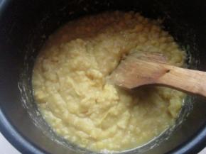 拿铲子搅拌几下就行了。