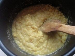 拿铲子搅拌几下就行了。