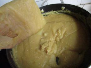 煸炒到呈三角滴落即可关火。