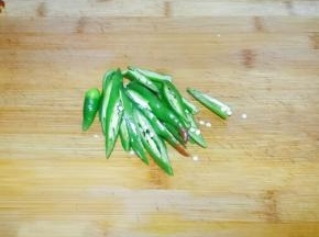 青辣椒斜刀切条