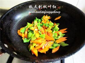 翻炒均匀成熟即可出锅