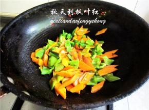 翻炒均匀成熟即可出锅