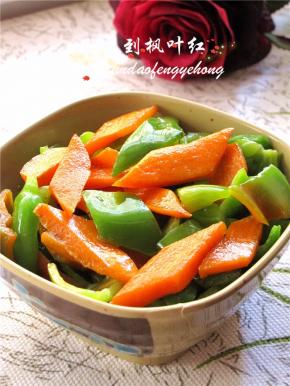 清爽的素炒青椒胡萝卜可以品尝啦