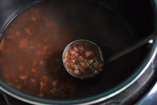 煮至可以开锅就好，按个人喜欢加盐或糖调味就行