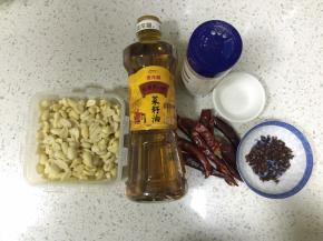取出冷冻好的花生，准备好其他材料