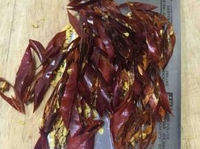 干红椒切丝