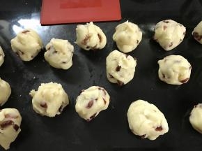把面团匀分成25克/个。