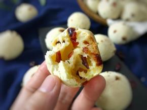 外皮酥脆，内里柔软、Q弹的麻蔓面包。