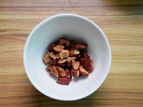红枣去核切小块