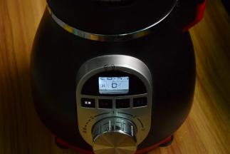 选择豆浆键，启动机器直至提示豆浆做好