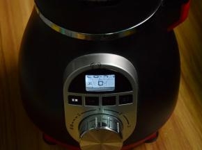 选择豆浆键，启动机器直至提示豆浆做好