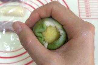 收好口，捏紧。