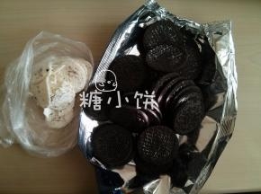 [准备饼干底]
做饼干底用的奥利奥饼干150G去除夹心备用（去夹心后约105G）