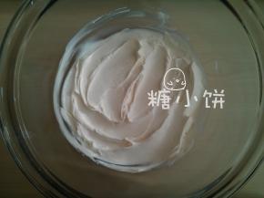 [准备芝士糊] 
马斯卡彭奶酪250G加炼乳45G、白砂糖30G和盐1小撮搅至顺滑